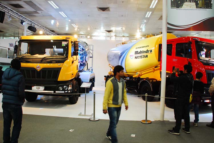 mahindra navistar trucks