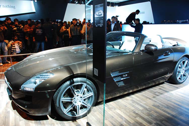 mercedes benz amg side view