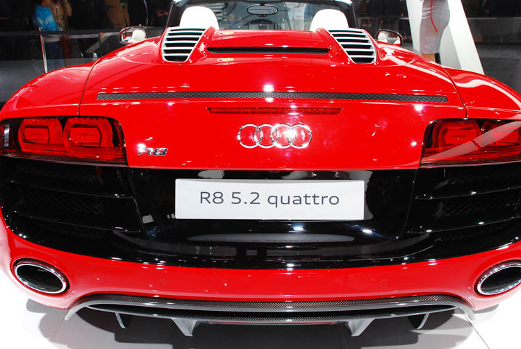 audi r8 5.2 quattro back view