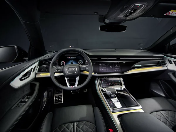 audi q8 q8-55-tfsi-quattro interior
