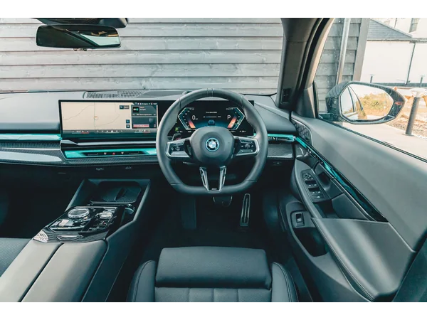 bmw i5 i5-m60-xdrive interior