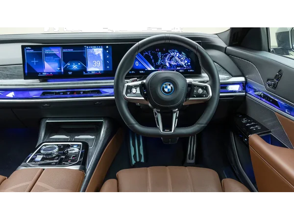 bmw i7 i7-m70-xdrive interior