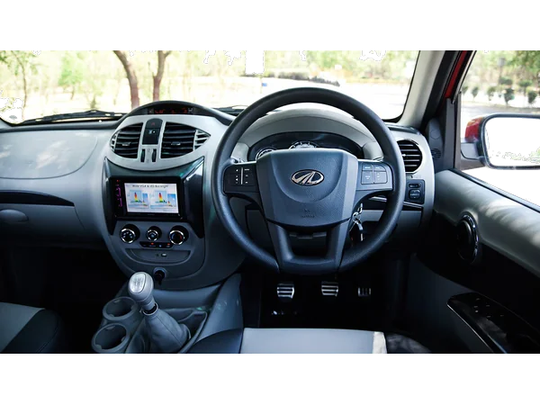 mahindra nuvosport nuvosport-n6-amt interior