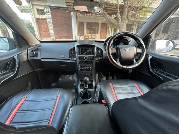 mahindra xuv500 xuv500-w9-at interior