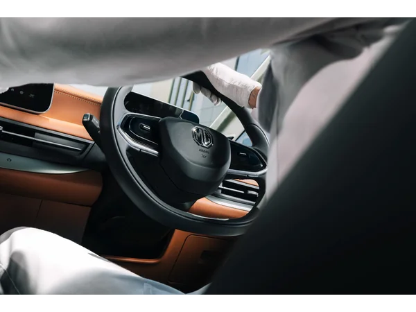 mg m9 m9-presidential-limo-900-kwh interior