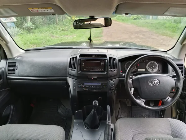 toyota hilux hilux-gx-4x4-at interior