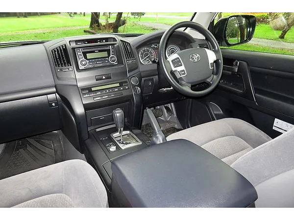 toyota hilux hilux-gx-4x4-at interior